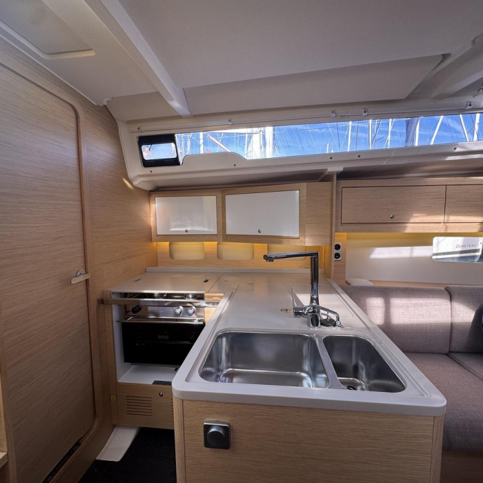 Thais | Dufour 37 photo 6