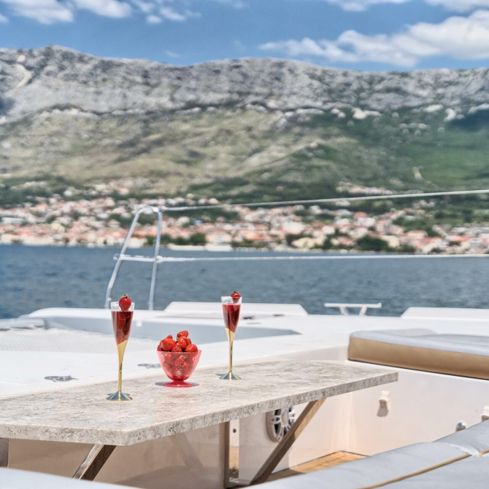 Gold | Luna 49 photo 3