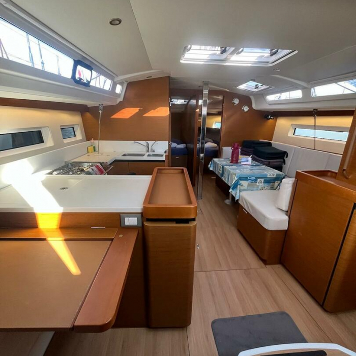 Maryann | Sun Odyssey 440 photo 6