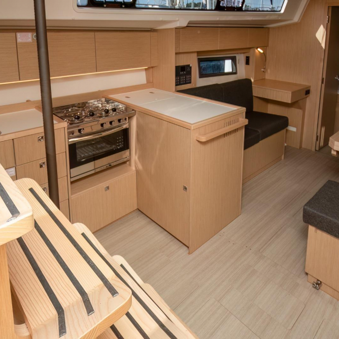 Aura | Bavaria C38 photo 1