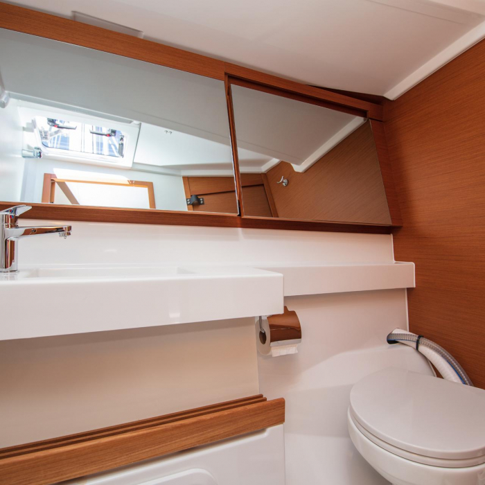 White Rabbit | Sun Odyssey 440 photo 42