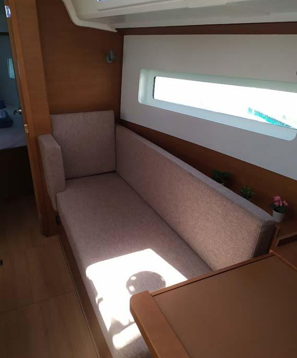 Bright Elli | Sun Odyssey 380 photo 13