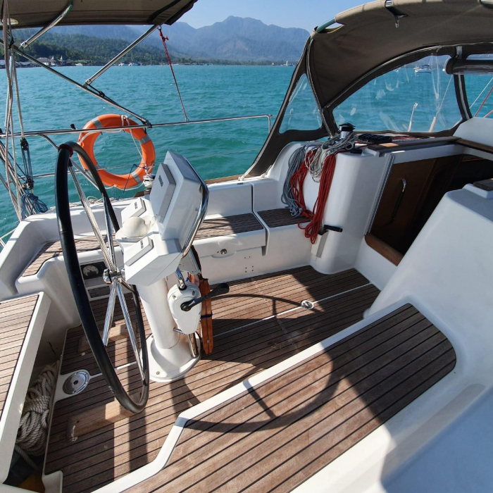 Aqua | Sun Odyssey 33i photo 6