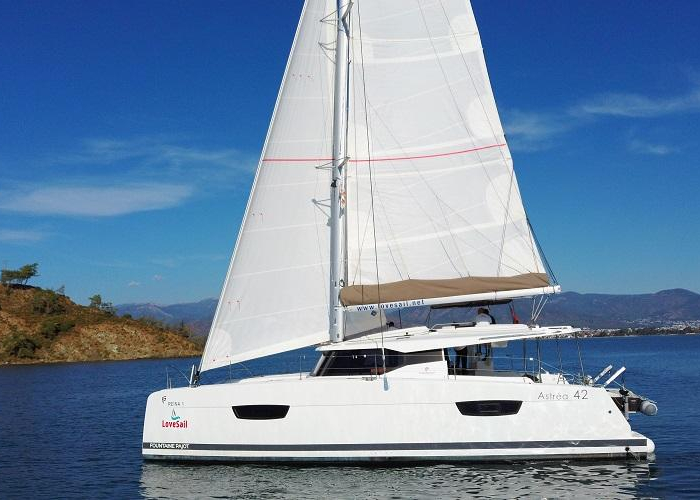 Reina | Astrea 42 photo 1