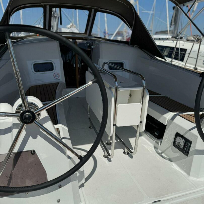 Why Not | Sun Odyssey 349 photo 4