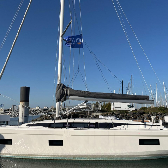 Babe | Bavaria C38 photo 1