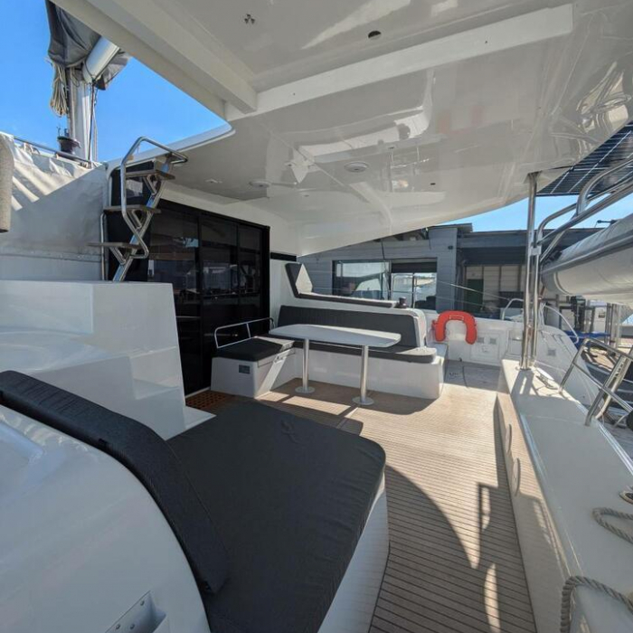 Numerobis | Lagoon 42 photo 2