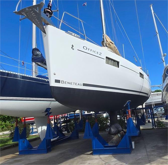 Office 2 | Oceanis 41.1 photo 15