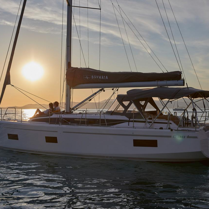 Zoom | Bavaria C38 photo 4