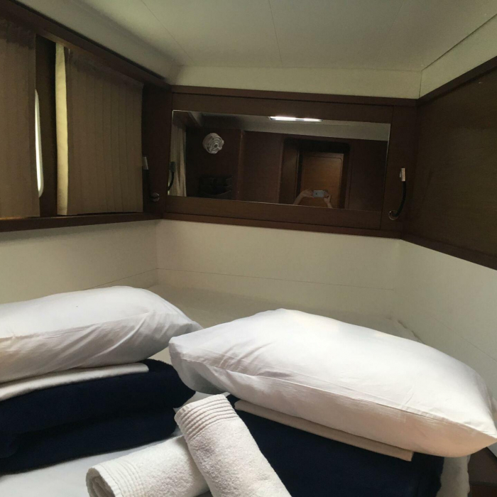 Samogon | Lagoon 450F photo 31