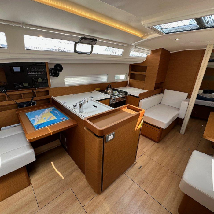 Wind Kiss OLD | Sun Odyssey 380 photo 11