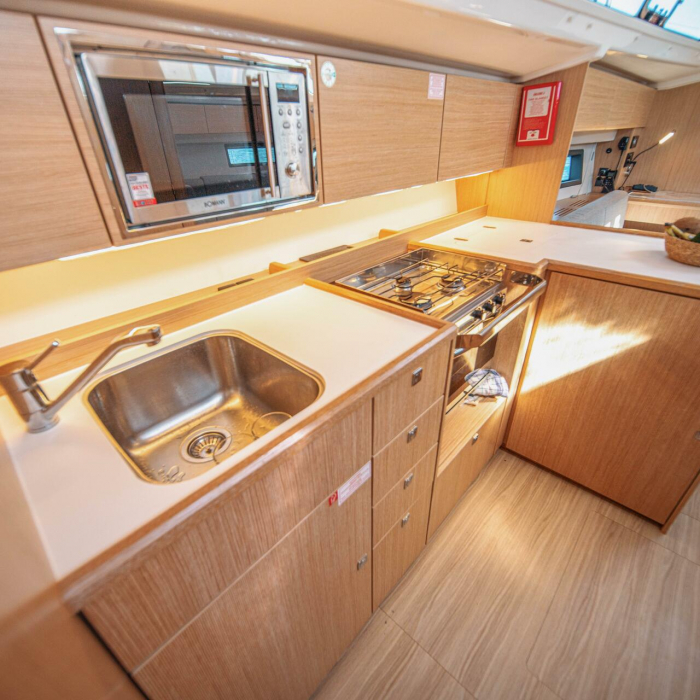 Fiona | Bavaria C42 photo 25