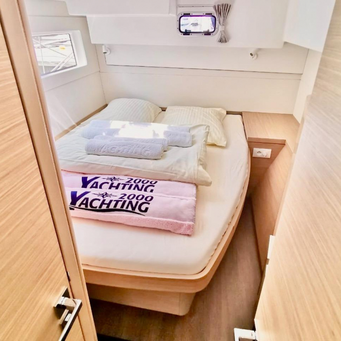 Smile | Lagoon 40 photo 6