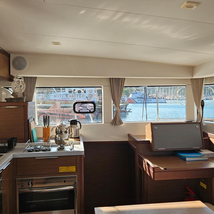 Mithra | Lagoon 40 photo 5