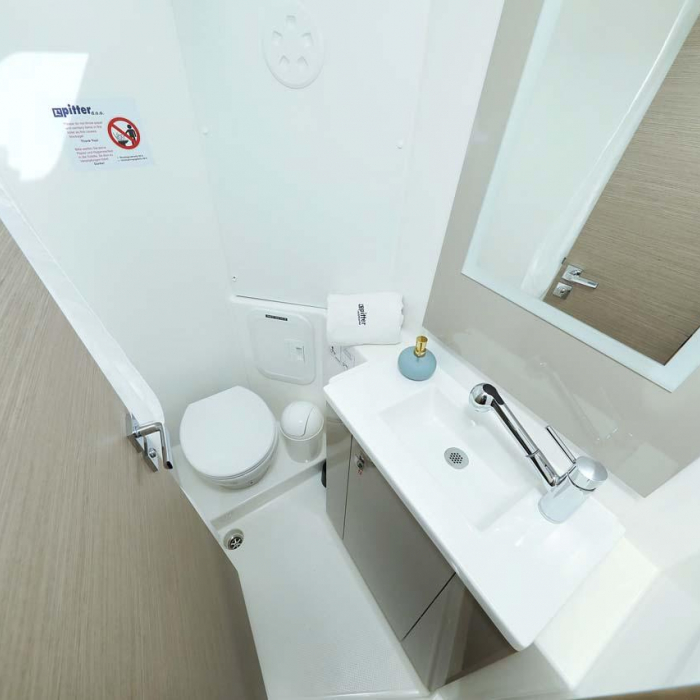 Chilli | Fountaine Pajot Isla 40 photo 16