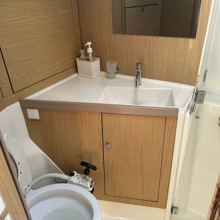 Moonshine | Oceanis 45 photo 23