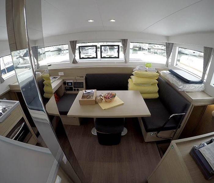 Tom Cat | Lagoon 40 photo 13