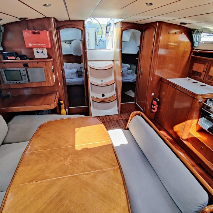 Rose Runner | Oceanis Clipper 461 photo 9