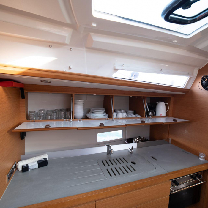 M T POCKETS | Dufour 430 GL photo 6