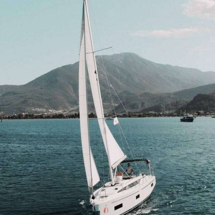 Arinna | Bavaria C38 photo 42