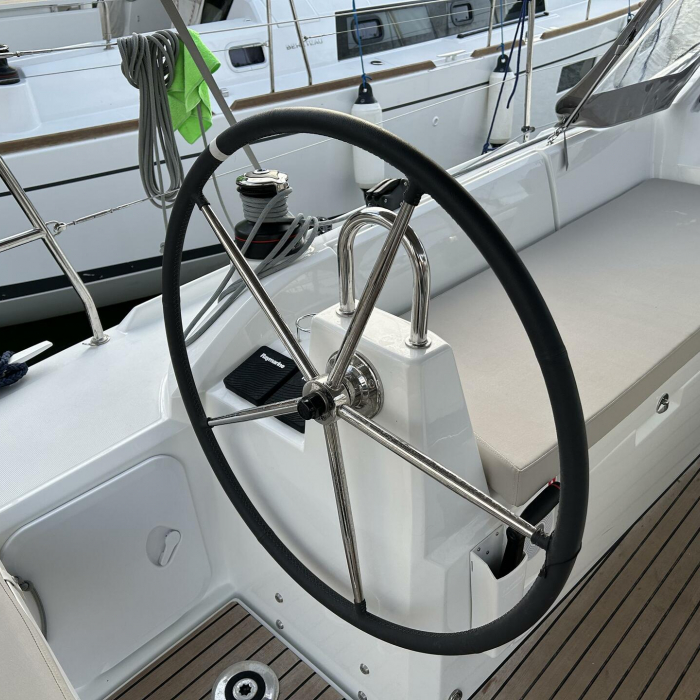 Sail Altair | Oceanis 34.1 photo 6