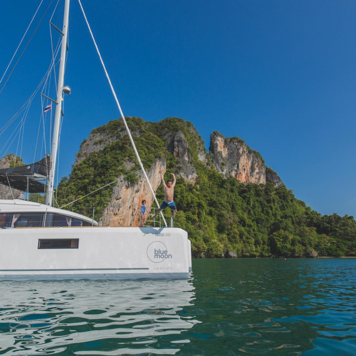 Blue Moon | Lagoon 52F photo 8