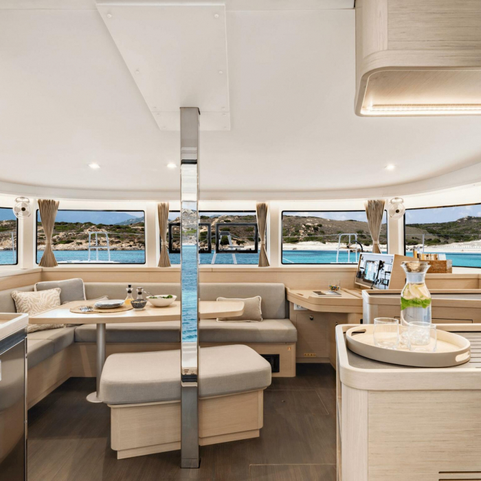 HeyBlue | Lagoon 42 photo 3