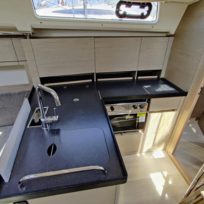 Fany | Hanse 388 photo 7