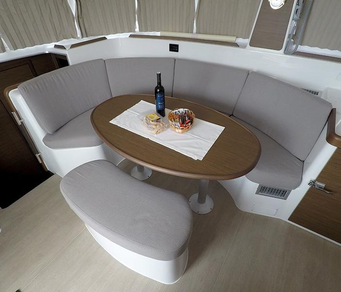 Maya | Lagoon 380 photo 16