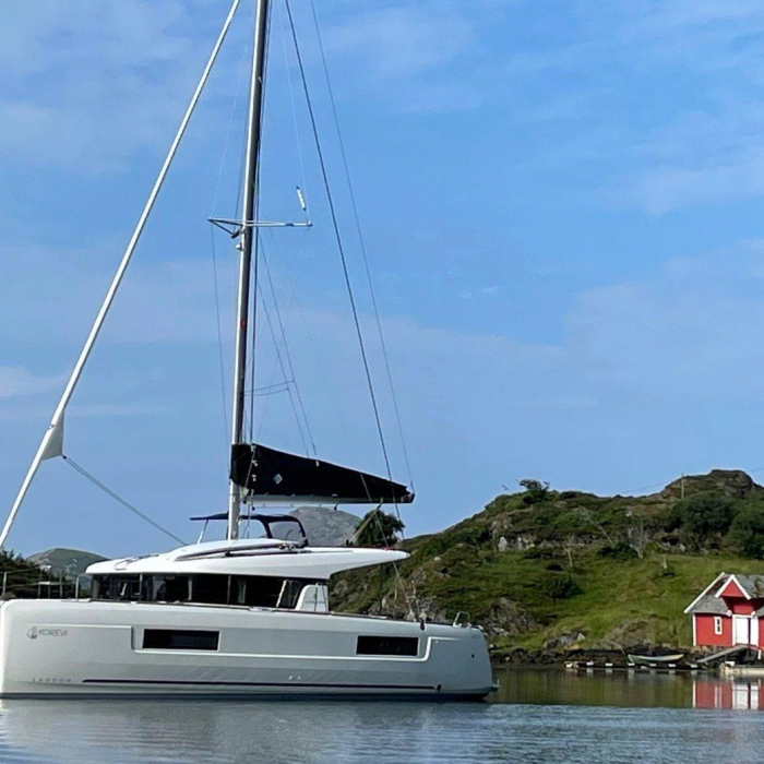 Arctic Charm | Lagoon 40 photo 8