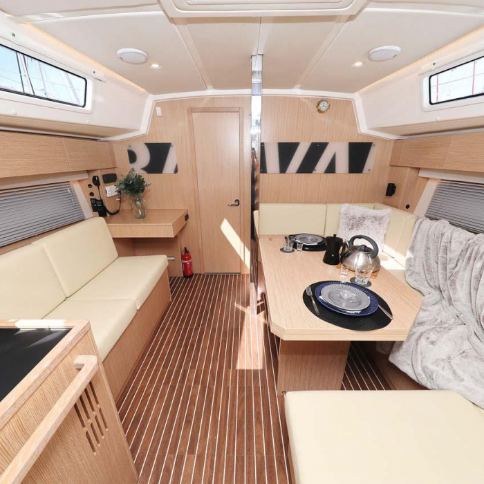 Leya | Bavaria C42 Style photo 19