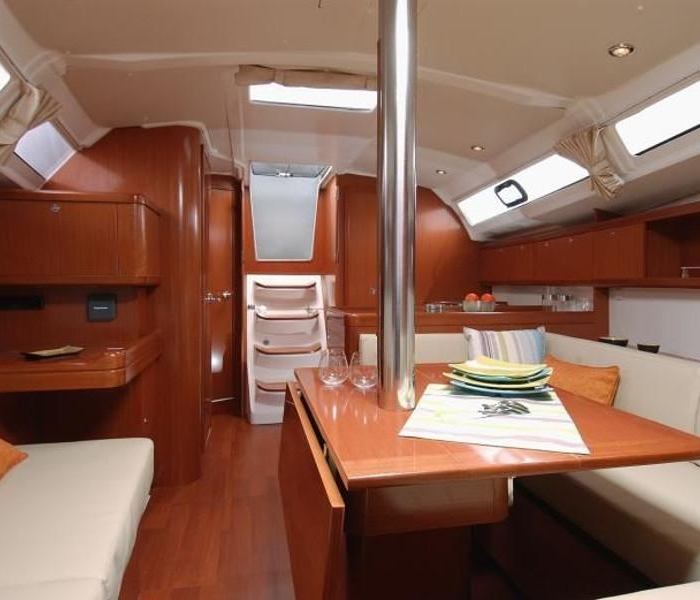 WIND OF CHANGE | Oceanis 37 photo 8