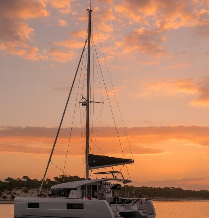 Miber Aries | Lagoon 40 photo 3