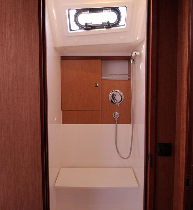 Casino Royale | Bavaria Cruiser 46 C photo 10