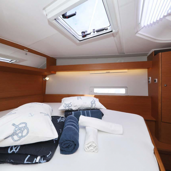 Lucia 1 | Dufour 430 photo 13