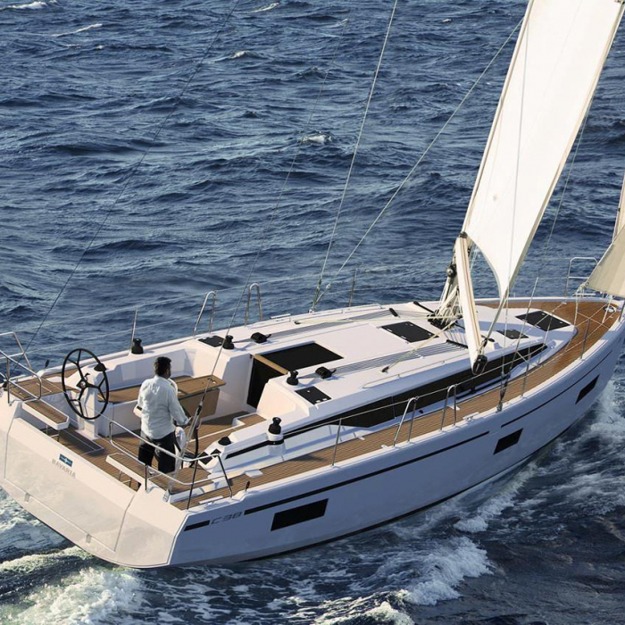 Xenia | Bavaria C38 photo 10