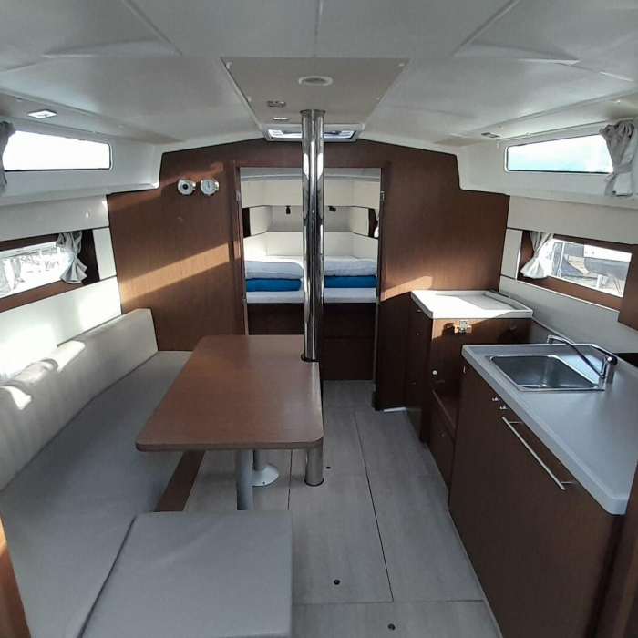 The boss II | Oceanis 38.1 photo 3