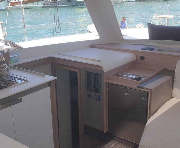 Arven | Fountaine Pajot Isla 40 photo 6