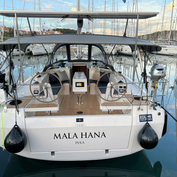 Mala Hana | Bavaria C38 photo 13