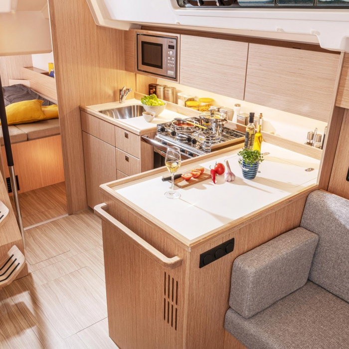 Coconut | Bavaria C38 photo 38