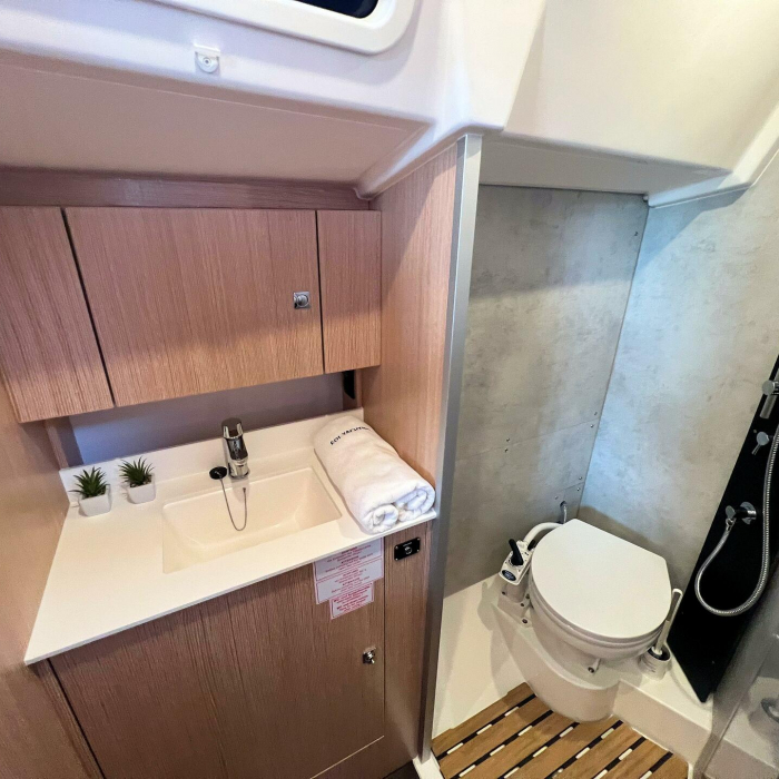 Mala Hana | Bavaria C38 photo 27