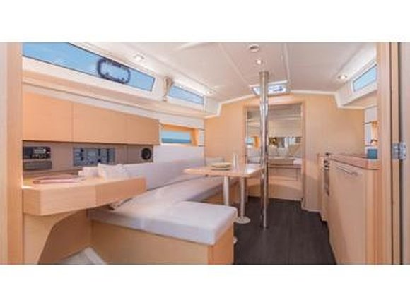 The boss II | Oceanis 38.1 photo 8