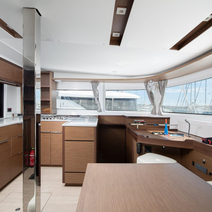 Long Island | Lagoon 46 photo 13