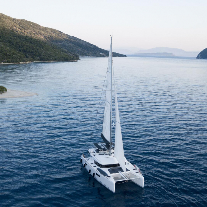 Blue Velvet | Lagoon 52 photo 7