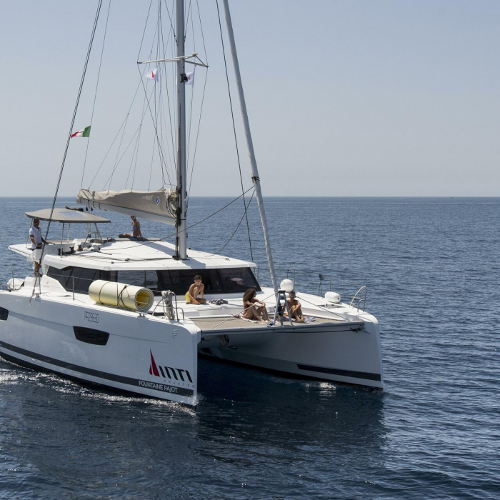 Astrea | Fountaine Pajot Astrea 42 photo 9