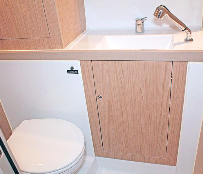 UNDER PRESSURE | Oceanis 41.1 photo 15