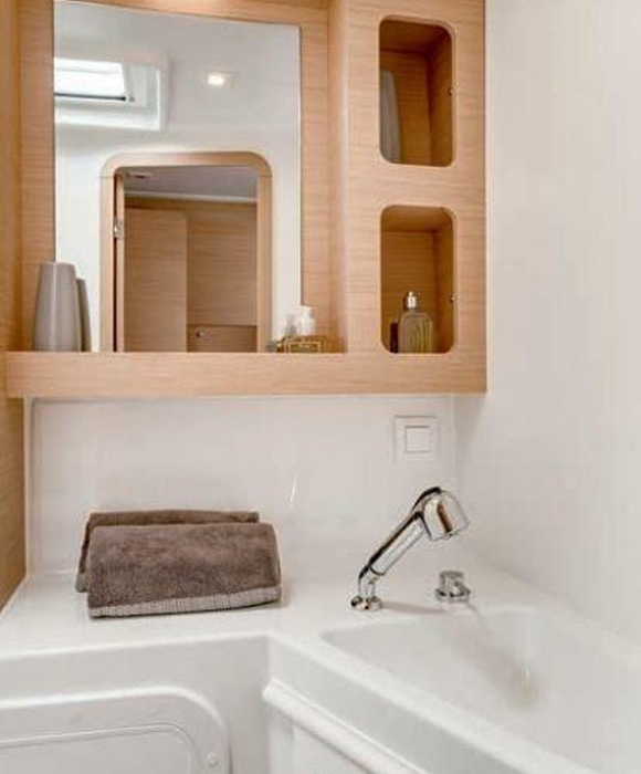 HeyBlue | Lagoon 42 photo 66