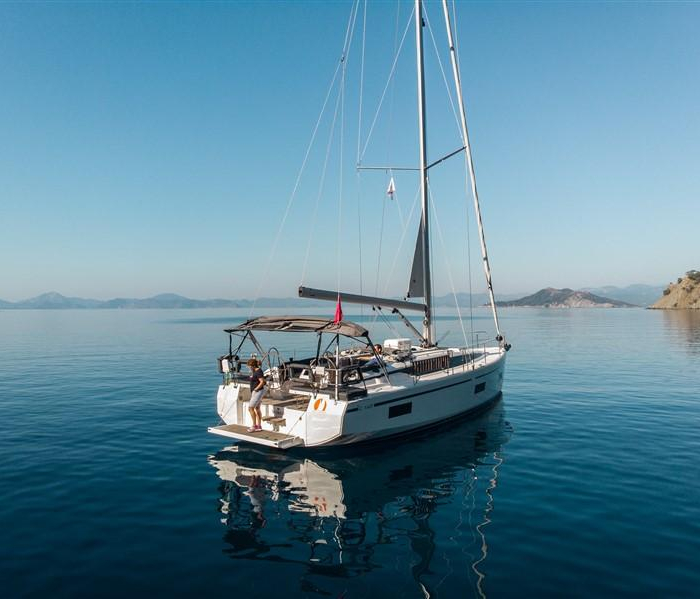 Nomad | Bavaria C42 photo 3