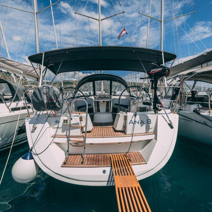 Ana B. | Sun Odyssey 49i photo 31