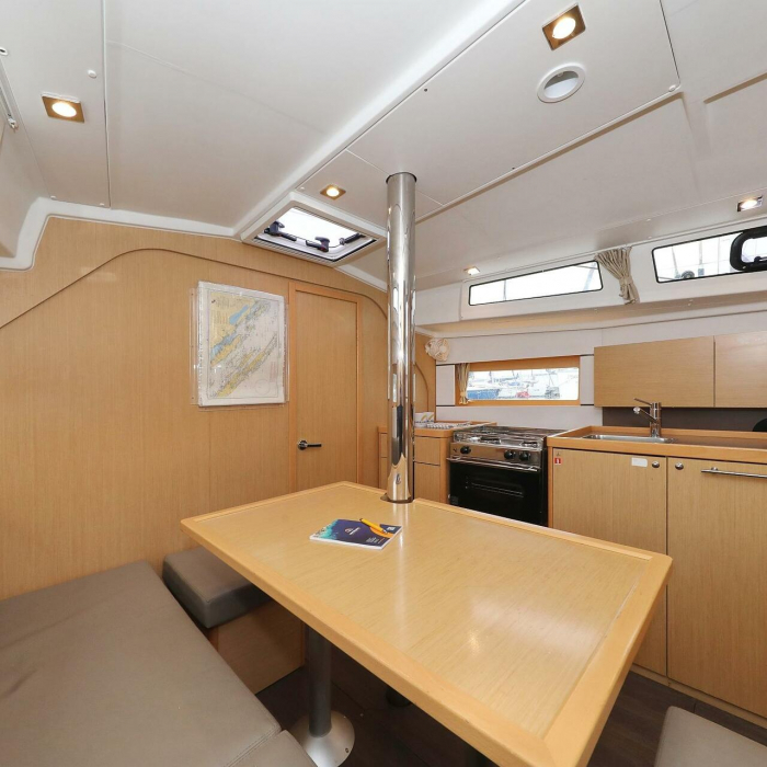 One | Oceanis 38 photo 40